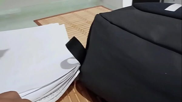 Mi hermanastra me hace un baile caliente y terminamos follando duro