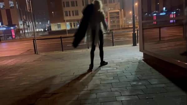 SISSY T-GIRL EXHIBITIONIST SHEMALE FLASH DICK AND ASS CITY CROSSROAD OUTDOOR