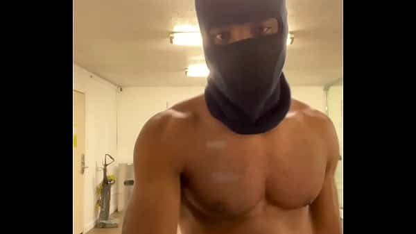 Working out my Neck and shoulders for the ladies!